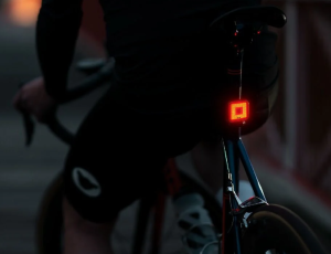 Knog Blinder Square 100 Lümen Arka Bisiklet Işığı - Stop Lambası