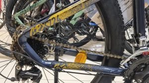 Carraro CRX 724 Dağ Bisikleti 2026 - Hidrolik Disk Fren | 27.5 Jant (44cm/M) Parıltılı Lacivert