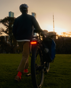 Knog Blinder Link Şarjlı Stop 100 Lümen Bagaj Montajlı